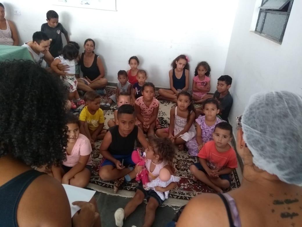 Roda de conversa com crianças e educadoras